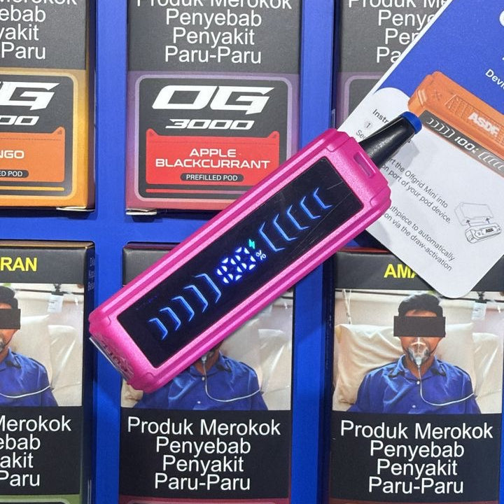 Pink OG 3000 vape device with digital display, Apple Blackcurrant prefilled pod, on store shelf